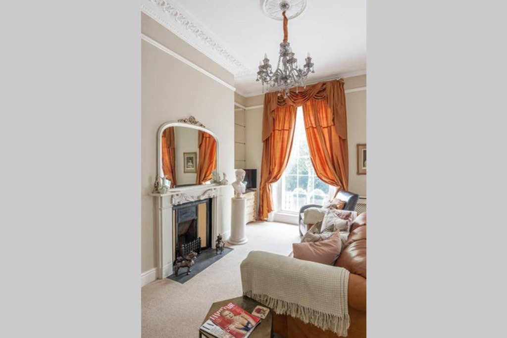 Beautiful Studio With Private Outside Terrace Apartment Bath Bagian luar foto