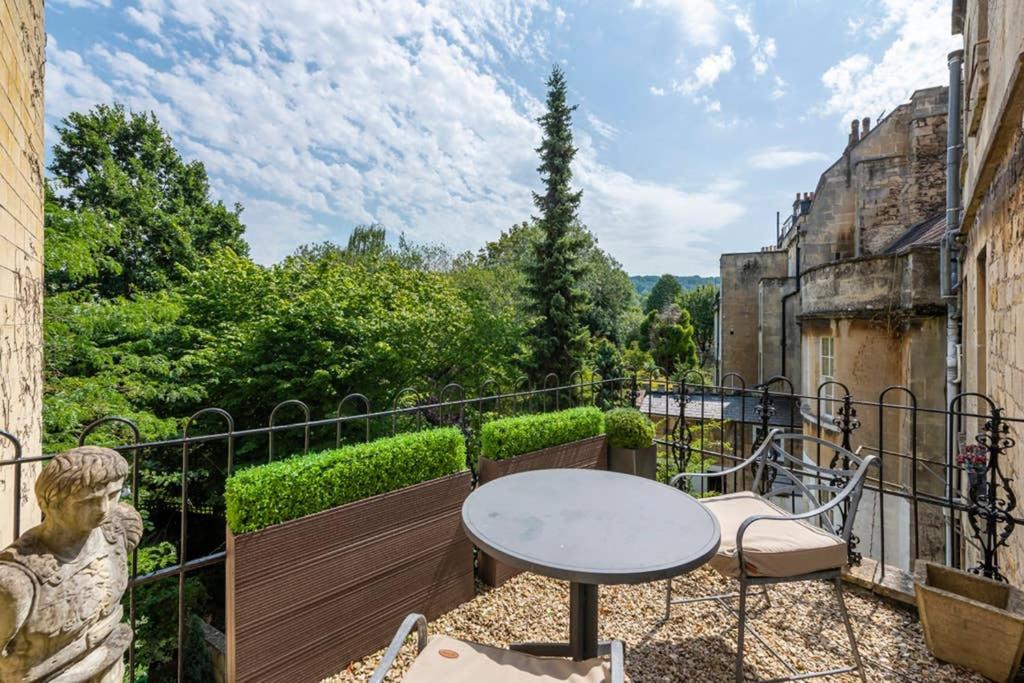 Beautiful Studio With Private Outside Terrace Apartment Bath Bagian luar foto
