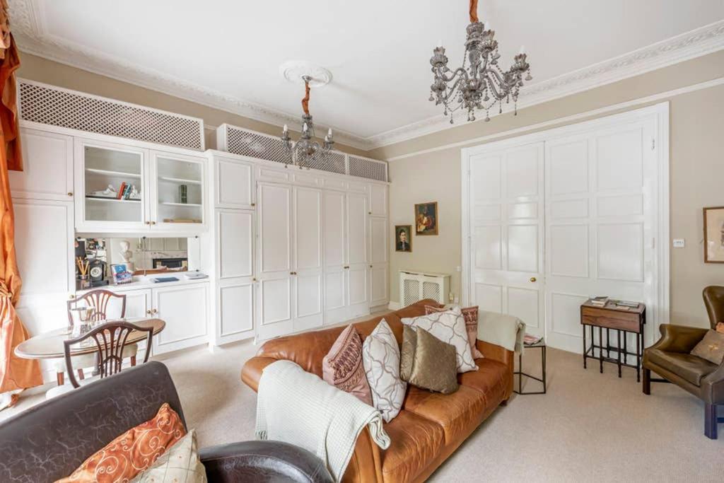 Beautiful Studio With Private Outside Terrace Apartment Bath Bagian luar foto