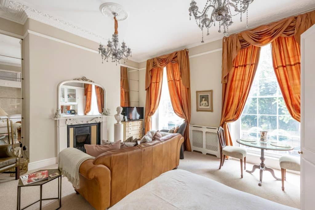 Beautiful Studio With Private Outside Terrace Apartment Bath Bagian luar foto