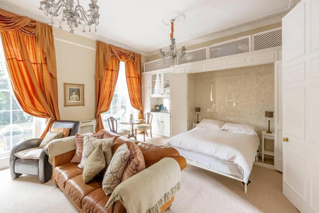 Beautiful Studio With Private Outside Terrace Apartment Bath Bagian luar foto