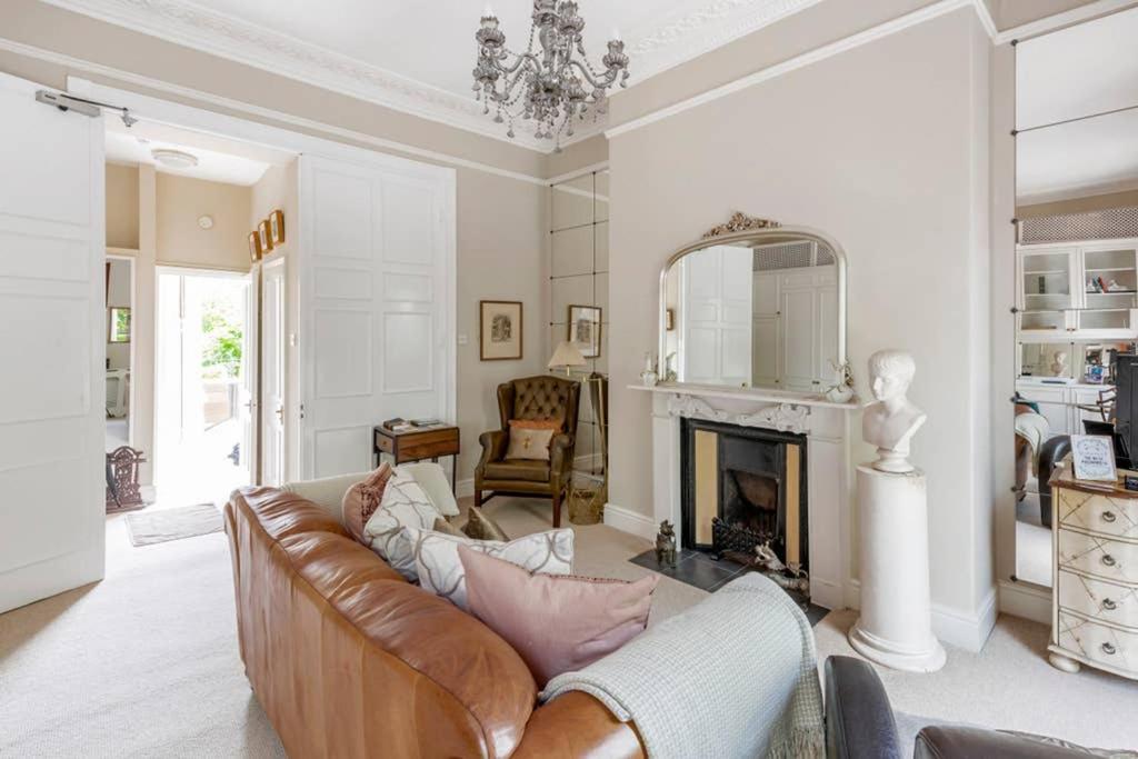 Beautiful Studio With Private Outside Terrace Apartment Bath Bagian luar foto
