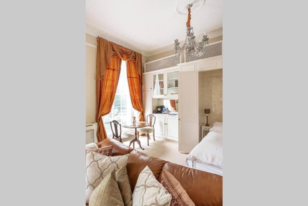 Beautiful Studio With Private Outside Terrace Apartment Bath Bagian luar foto